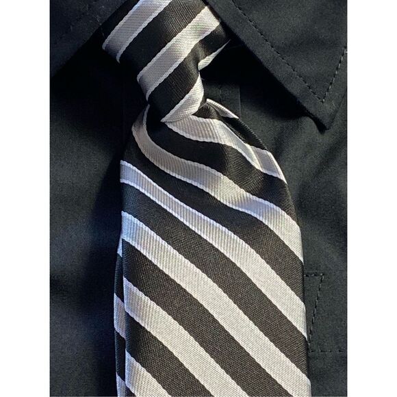 CHAPS BOYS SMALL 8 BLACK SHIRT AND TIE SET - Picture 3 of 9